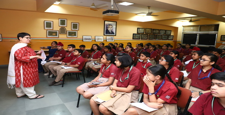 Varanasi schools will introduce Tamil language classes under Kashi Tamil Sangamam, promoting cultural exchange and linguistic unity between UP and Tamil Nadu.