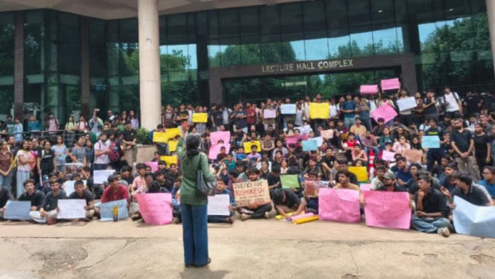 IIT Delhi students protesting outside Lecture Hall Complex, 25 August | By special arrangement
